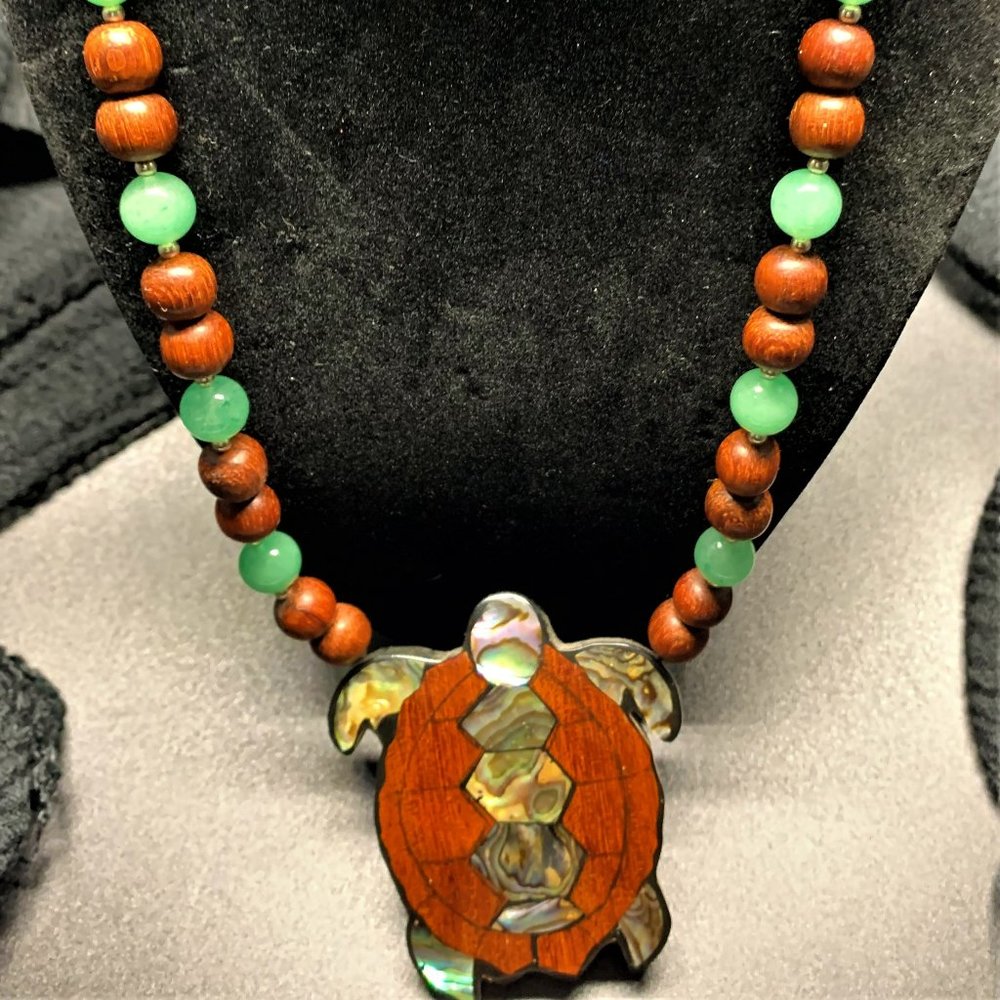 MULTI-COLOR BEADED NECKLACE WITH WOOD AND SHELL TURTLE